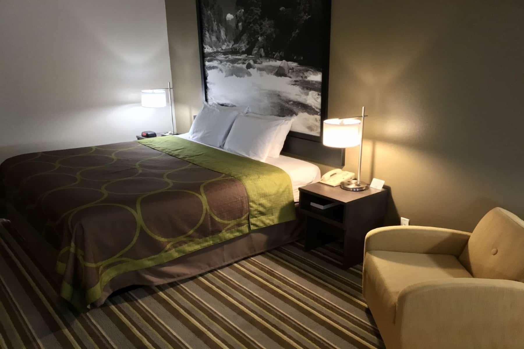 Super 8 By Wyndham Super 8 Блекфут Екстериор снимка